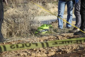 UŞAK (AA) – Uşak'ta bir tarlanın kenarında sırt çantası içinde