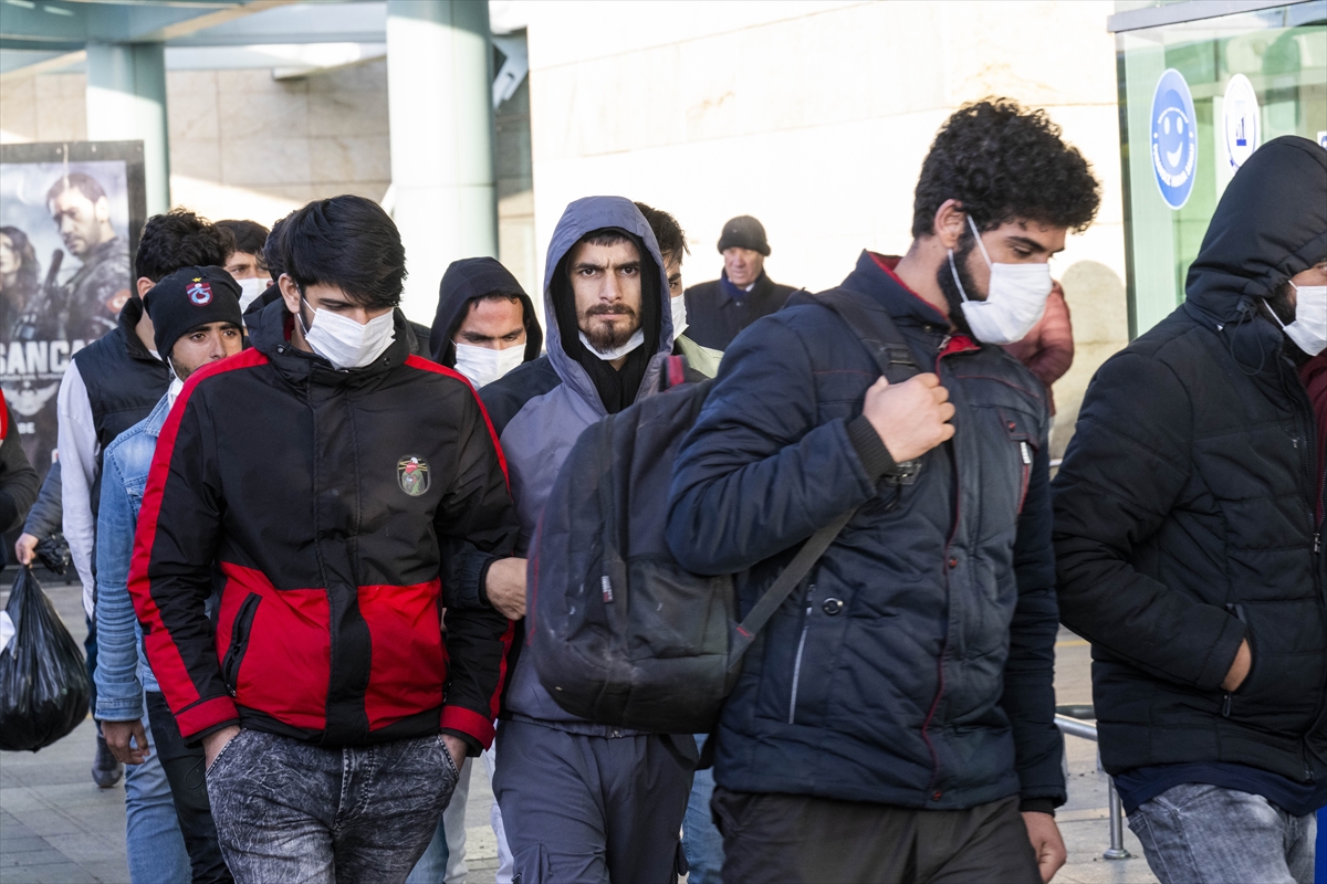 Yasa dışı yollardan Türkiye'ye giren 139 Afganistanlı ülkelerine sınır dışı edildi