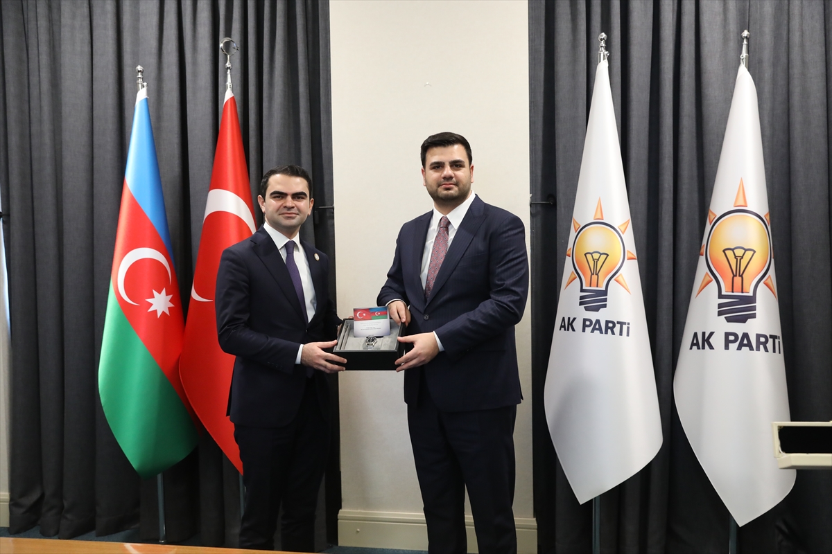 Yeni Azerbaycan Partisi Gençler Birliği heyetinden AK Parti'ye ziyaret