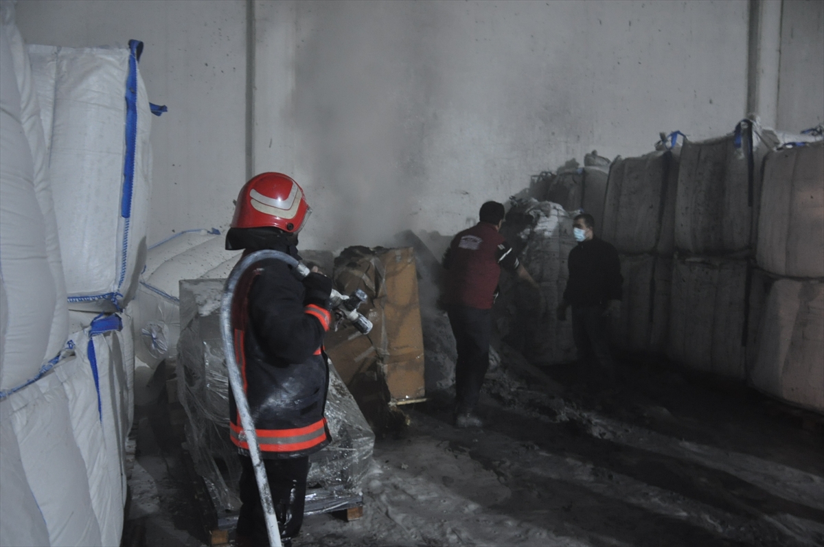 Yozgat'ta çinko fabrikasında çıkan yangın söndürüldü