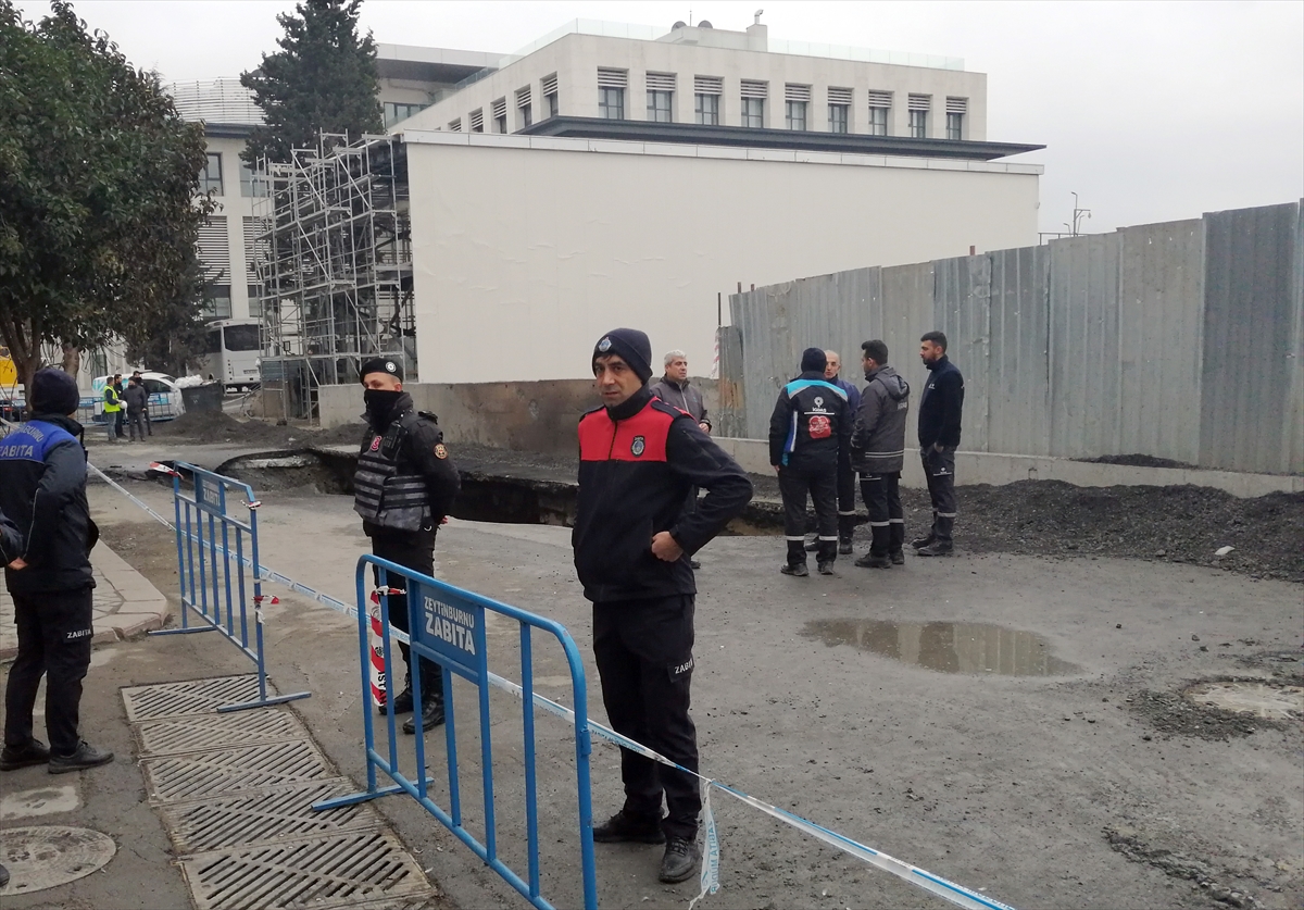 Zeytinburnu'nda doğal gaz sızıntısı kaynaklı yangının verdiği zarar sabah ortaya çıktı