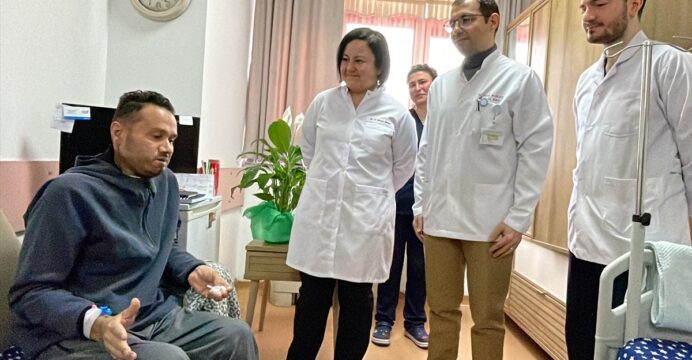 Zonguldak'ta kaval kemiğinden çenesine parça yapılan hasta sağlığına kavuştu