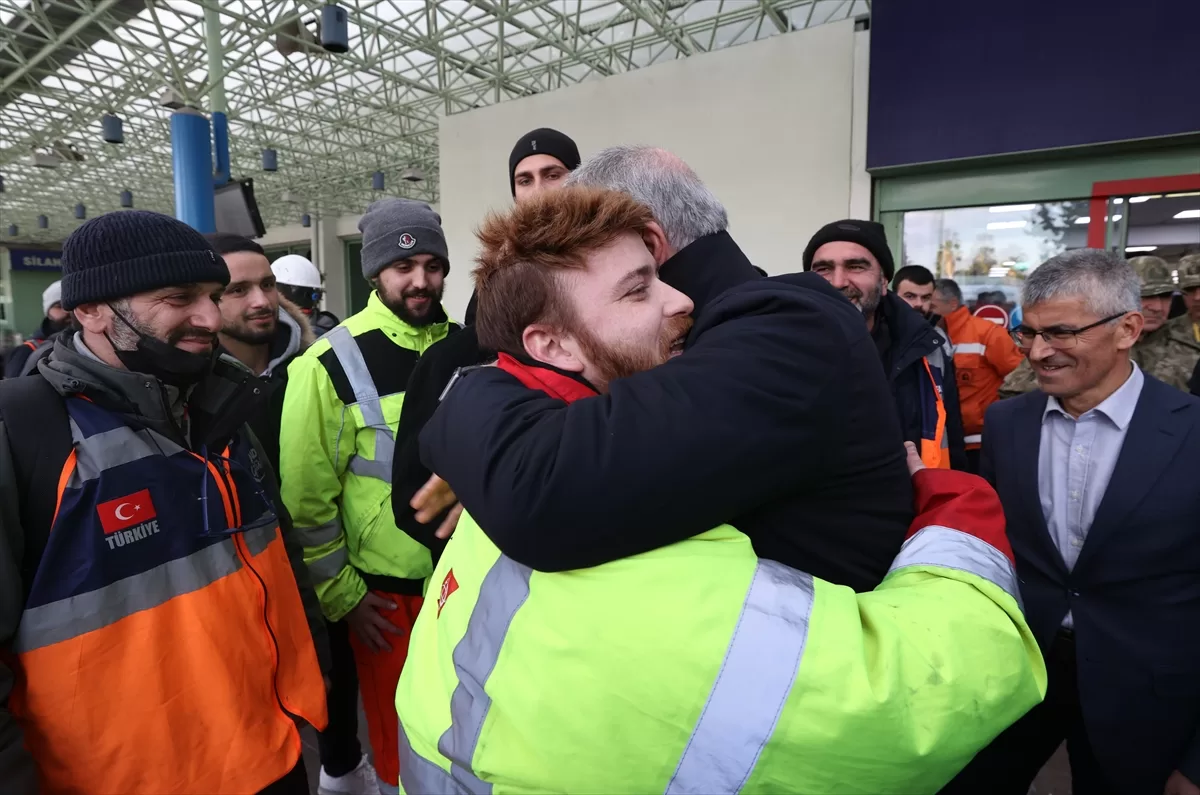 25 bin Mehmetçik depremin vurduğu bölgelerde görev alıyor