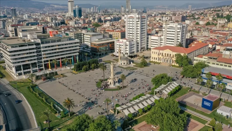 İzmir’de risk taşıyan 8 okulun tahliyesine karar verildi