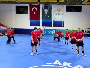 - Türkiye, üç maçını da kazanarak final grubuna yükseldi