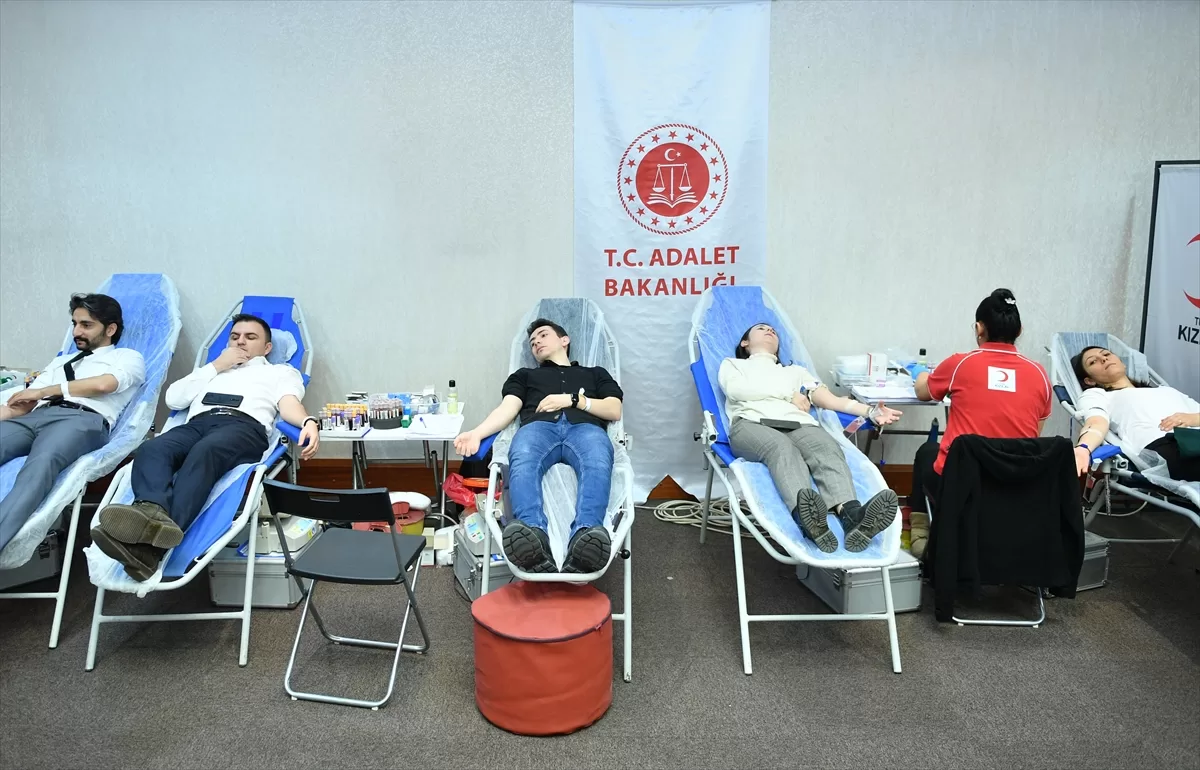 Adalet Bakanlığı personelinden Türk Kızılaya kan bağışı