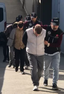 - Operasyonda, yeşil reçeteye tabi uyuşturucu etkili 26 bin 320