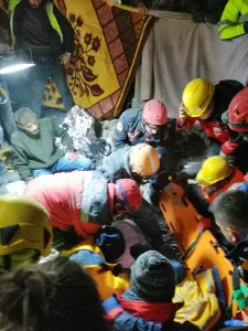 ADANA (AA) – Adana'da depremde çöken bir binanın enkazı altında