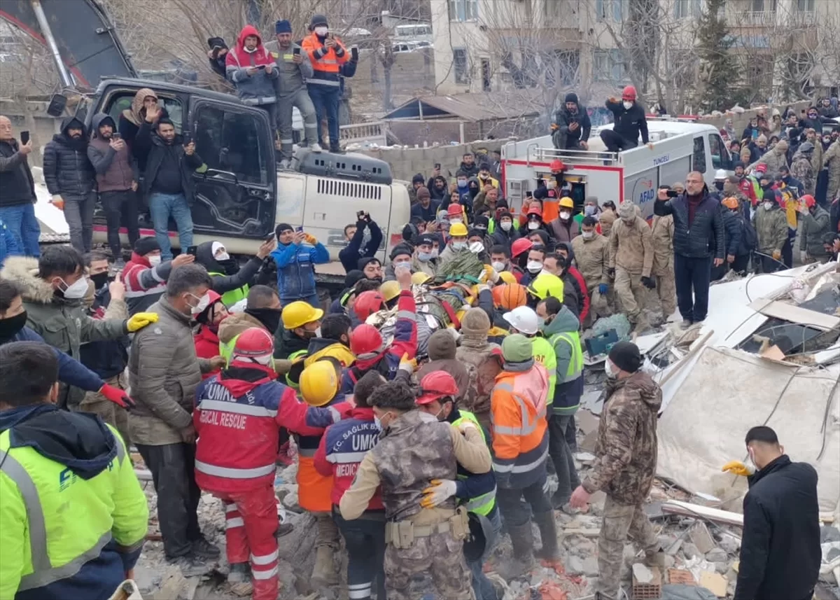 Adıyaman’da enkaz altında kalan kişi 107 saat sonra kurtarıldı