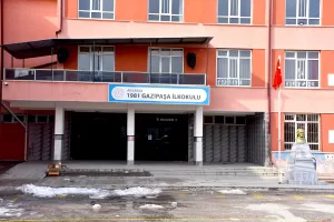 AKSARAY (AA) – Aksaray'da, riskli bulunan 3 okulun öğrencileri depreme