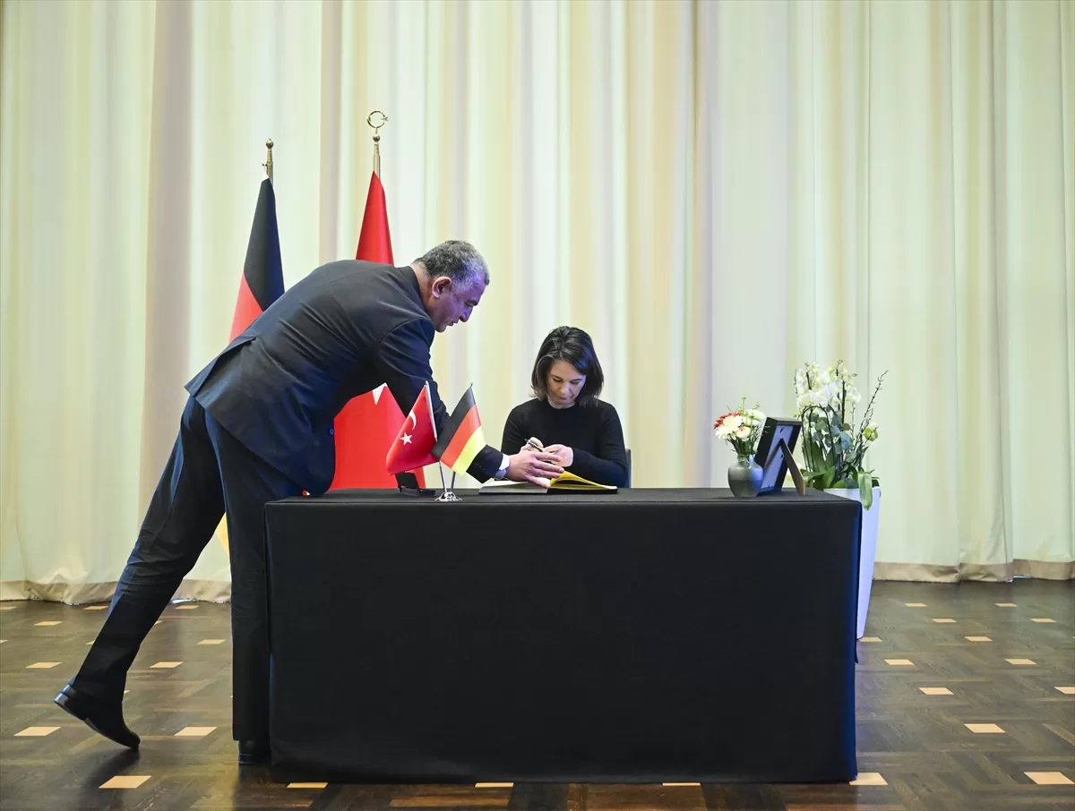 Almanya Dışişleri Bakanı Baerbock Berlin Büyükelçiliği'nde taziye defterini imzaladı