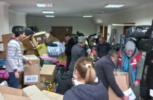 SAMSUN (AA) – Samsun'un 19 Mayıs ilçesinde, depremzedeler için toplanan