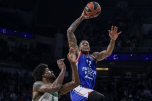 - Anadolu Efes: 80 - Zalgiris Kaunas: 70