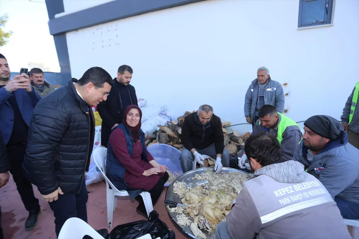 Antalya'da deprem bölgesine ve kente gelen depremzedelere yardımlar sürüyor