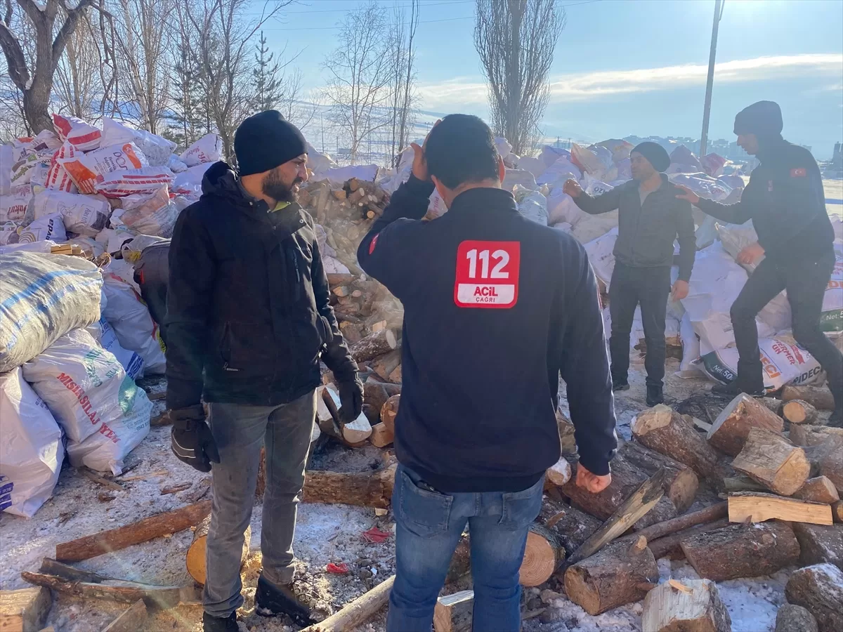Ardahan'da orman köylüleri yakacak odunlarını depremzedelere gönderdi