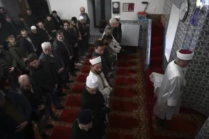 İSKEÇE (AA) – "Asrın felaketi" olarak nitelendirilen deprem nedeniyle hayatını