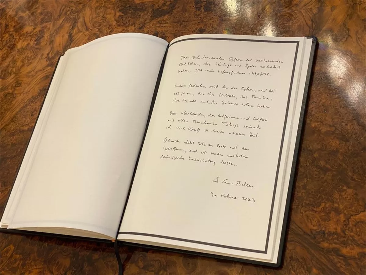 Avusturya Cumhurbaşkanı Van der Bellen, Viyana Büyükelçiliğindeki taziye defterini imzaladı