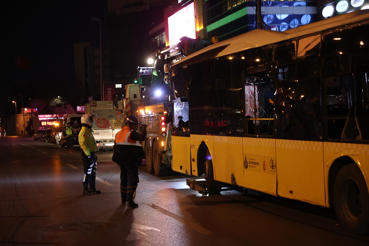 GÜNCELLEME 2 – Bahçelievler'de İETT otobüsü durak önünde minibüse çarptı, 1 kişi öldü, 5 kişi yaralandı