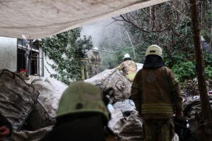 İSTANBUL (AA) – Beşiktaş'ta üç katlı boş binada çıkan yangında