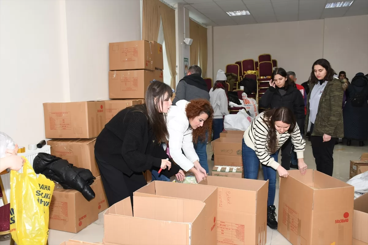 Bursa'da depremzedelere yardım seferberliğine çocuklar da katılıyor