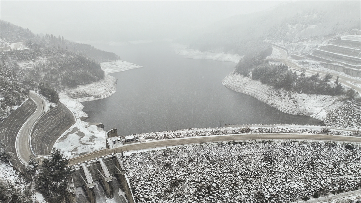 Bursa'da kar yağışı barajların dolması için umut verdi