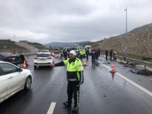 BURSA (AA) – Bursa'da 4 aracın karıştığı zincirleme trafik kazasında