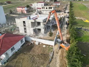 İSTANBUL (AA) – İstanbul Büyükçekmece'de kaçak olduğu belirlenen 32 yapının