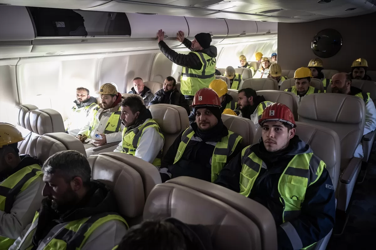 Cumhurbaşkanlığına ait uçak madencileri deprem bölgesine götürmek için havalandı