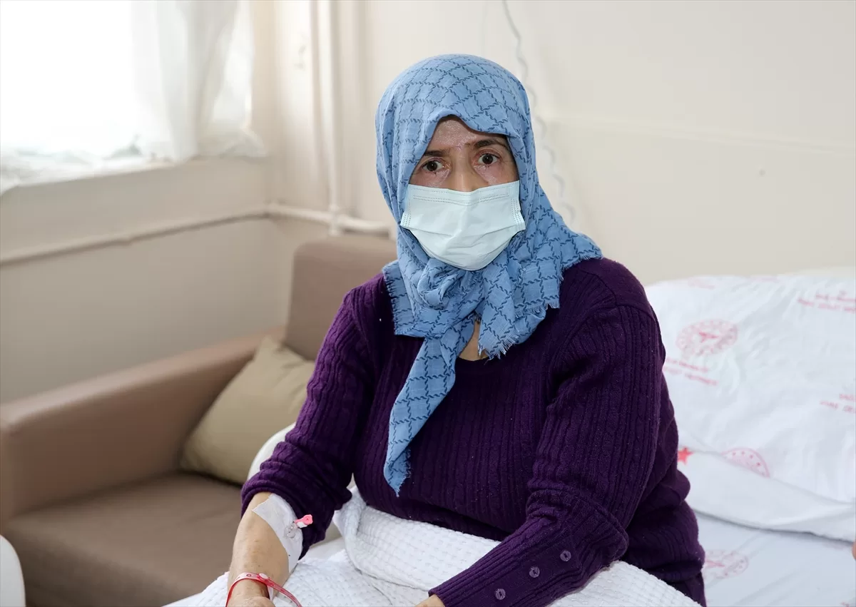Depremde yakınlarını kaybeden kanser hastası kadın yaşadıklarını unutamıyor