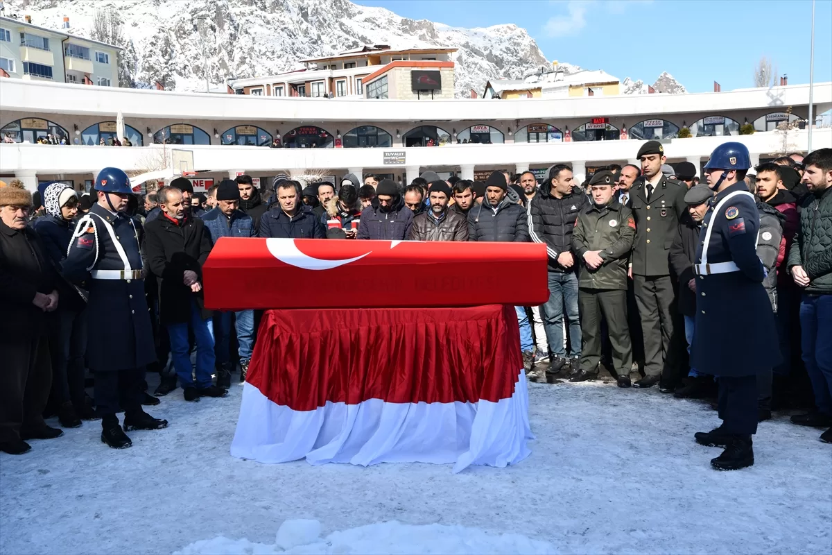 Depreme konakladığı otelde yakalanan er Akgün'ün cenazesi defnedildi