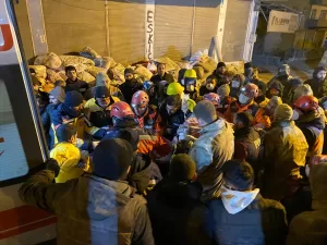 DİYARBAKIR (AA) – Diyarbakır'ın Bağlar ilçesinde depremde yıkılan Yoldaş Apartmanı'nın