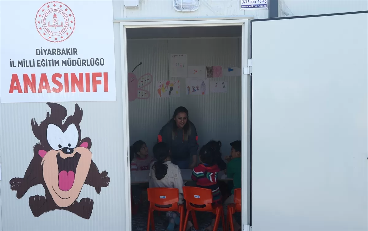 Diyarbakır'daki çadır kentte öğrenciler için “Mini Eğitim Kampüsü” oluşturuldu