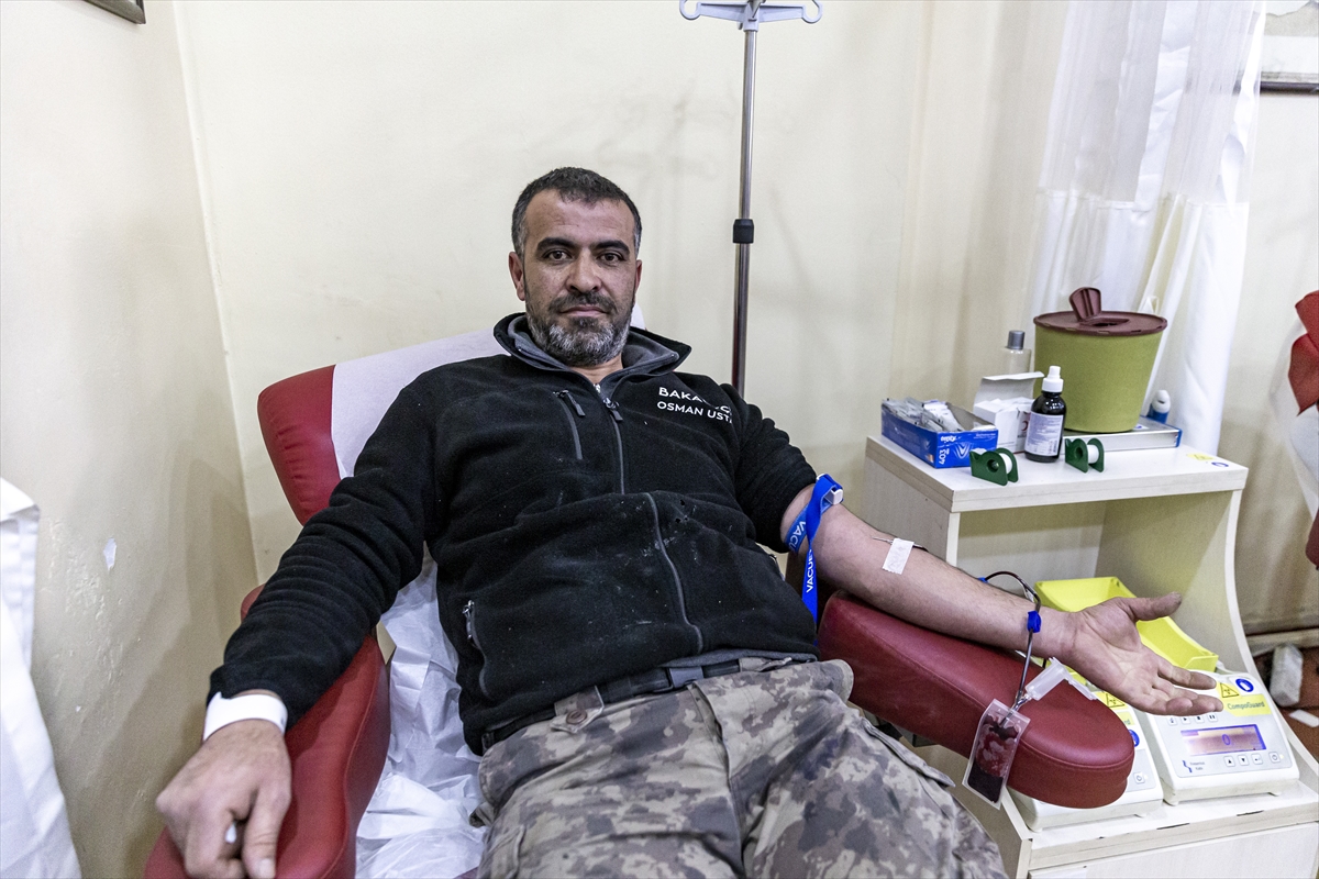 Doğu Anadolu'da, depremzedelere kan bağışı için Kızılay'da yoğunluk oluştu