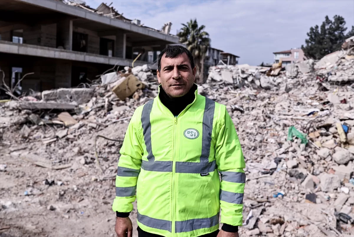 DSİ Aydın tamir ekibi, aracı arızalanan depremzedelerin yardımına koşuyor