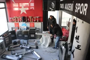 EDİRNE (AA) – Edirne'de gönüllüler, Kahramanmaraş merkezli depremlerden etkilenen kentlere