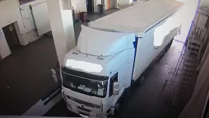 EDİRNE (AA) – Edirne'de bir tırın içerisinde Yunanistan'a kaçmaya çalışırken