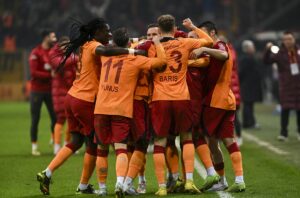 - Galatasaray: 3 - HangiKredi Ümraniyespor: 2