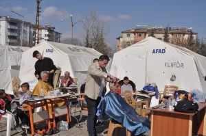 KAHRAMANMARAŞ (AA) – Kahramanmaraş merkezli depremlerden etkilenen Afşin'e gelen gönüllü