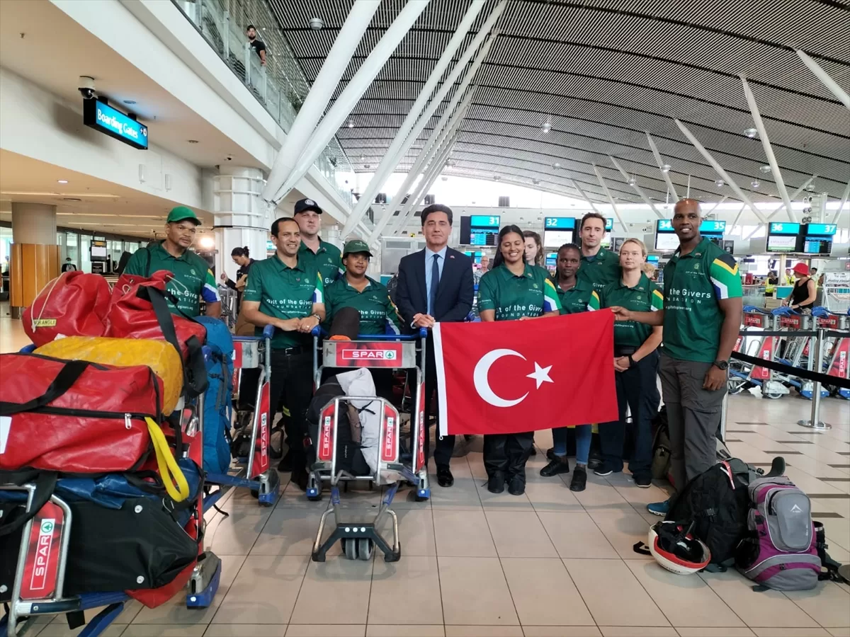 Güney Afrikalı sağlık ve arama kurtarma gönüllüleri Türkiye'ye doğru yola çıktı