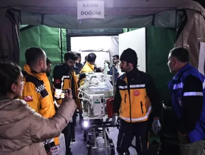 - Anne ve bebeği, Adana Şehir Hastanesine sevk edildi