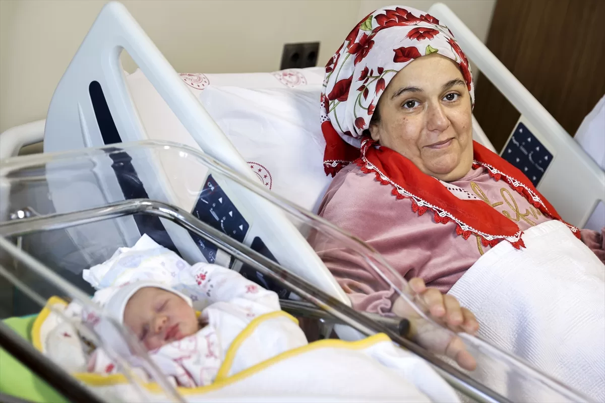 Hatay'daki depremde evleri ağır hasar gören kadın İstanbul'da doğum yaptı