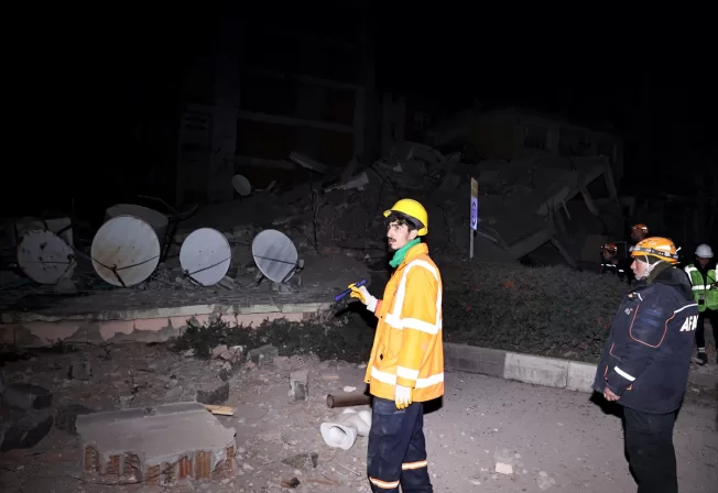 Hatay’da depremler nedeniyle trafikte yoğunluk yaşanıyor