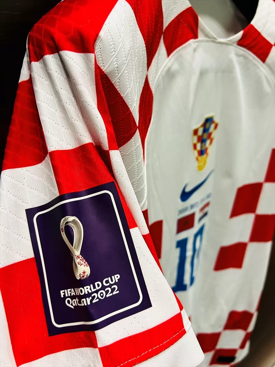 Hırvat futbolcu Modric, formasını depremzedeler için bağışladı