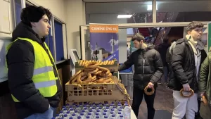 SCHIEDAM (AA) – Hollanda’da yaklaşık 1000 genç, sabah namazından sonra