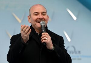 - "(Bazı büyükelçilik ve konsoloslukların kapatılması) Siz gümbür gümbür sandıkları