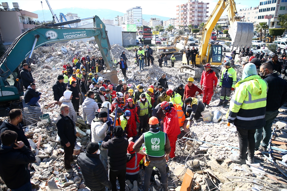 Avrupa’dan Türkiye’ye arama kurtarma ekipleri gelmeye devam ediyor