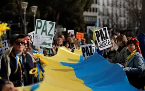 MADRİD (AA) – İspanya'da yaşayan Ukraynalılar, ülkelerinde barış için gösteri