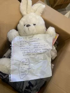 ISPARTA (AA) – Isparta'da çocuklar ve vatandaşlar yardımlarını duygulandıran notlarla