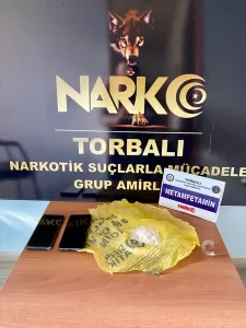 İZMİR (AA) – İzmir'in Torbalı ilçesinde otomobilde uyuşturucuyla yakalanan 2