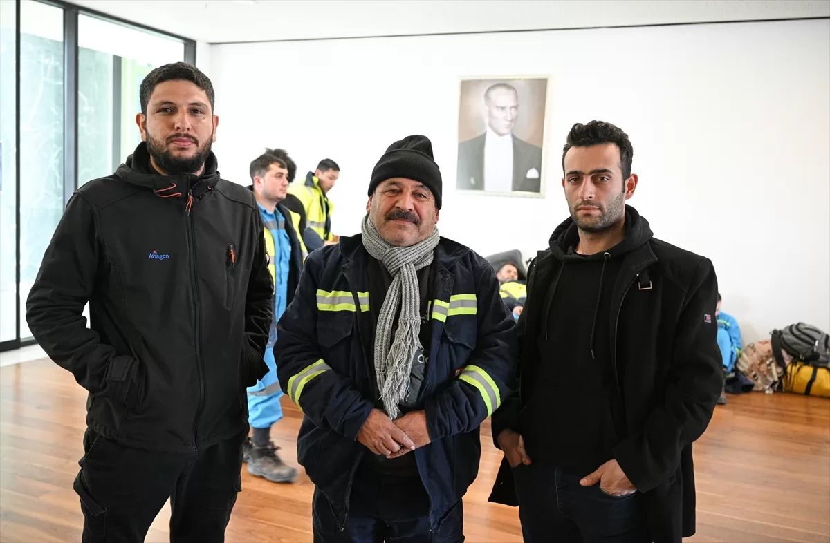 İzmir'den arama kurtarma ve destek ekiplerinin deprem bölgesine sevki sürüyor